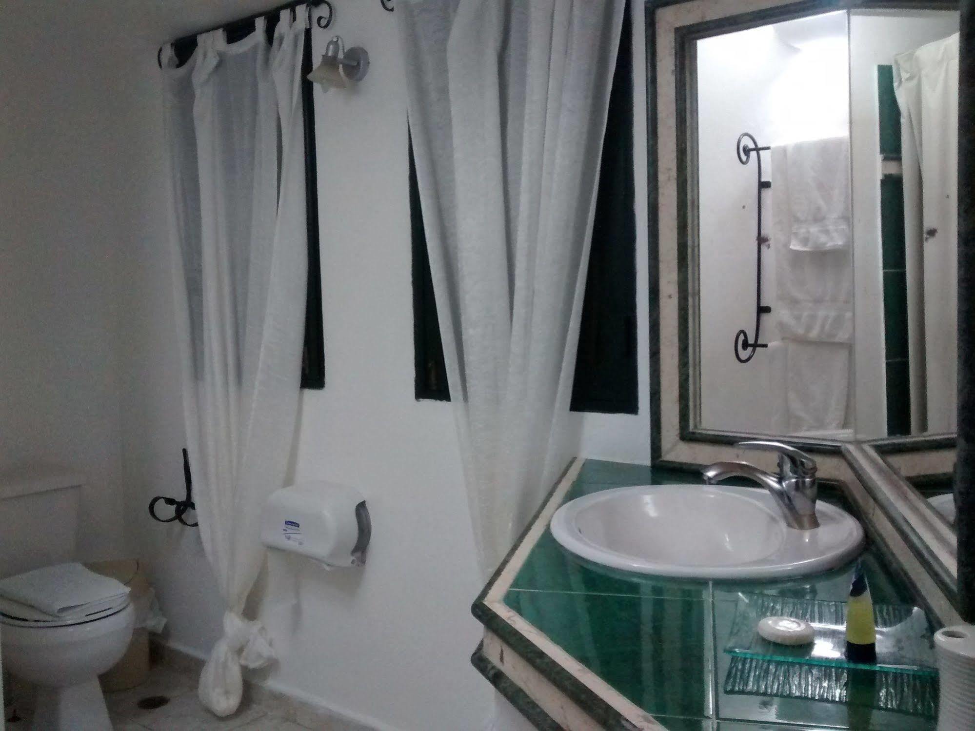 Hotel Coco Plaza ลาสแตร์เรนาส ภายนอก รูปภาพ